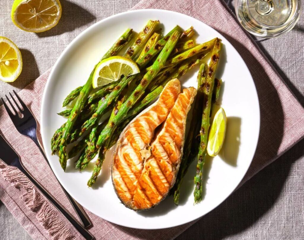 baked salmon with asparagus
low carb