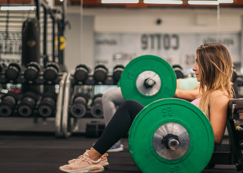 hip thrust with barbell weight plates upper glute exercise