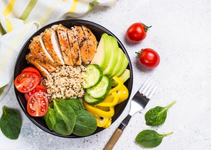 chicken spinach salad with avocado