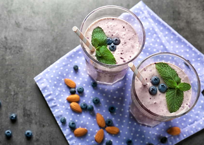 blueberry smoothie and almonds