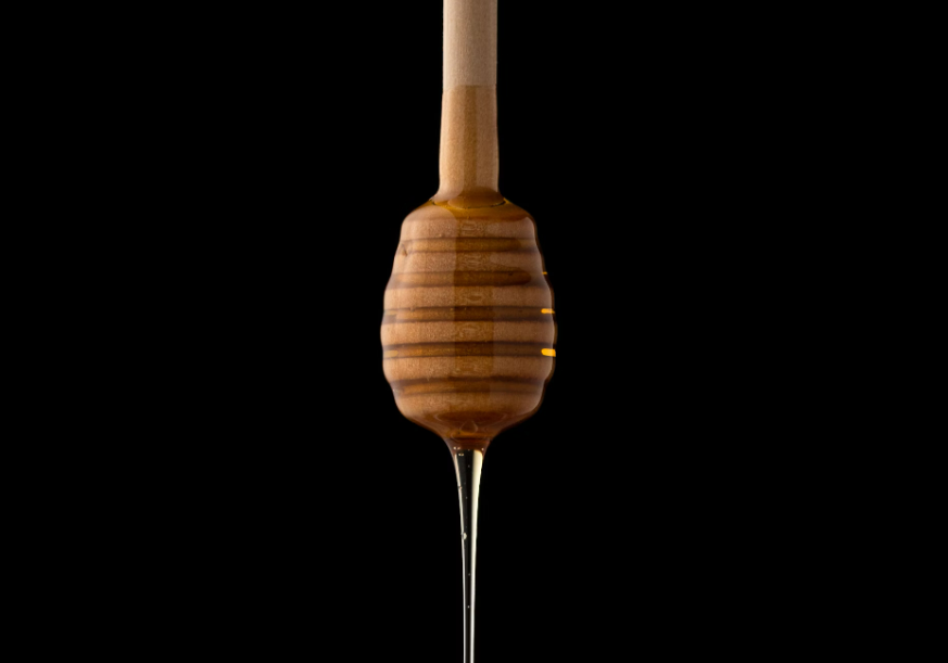 Honey, an ingredient often eaten together with garlic to combat its spicy and bitter taste.